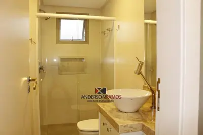 Uma casa de banho em 1003 Residencial Positano Apto 204 - Quatro Ilhas