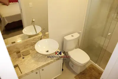 Uma casa de banho em 1003 Residencial Positano Apto 204 - Quatro Ilhas
