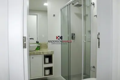 Uma casa de banho em 1005 Residencial Positano Apto 203 - Quatro Ilhas