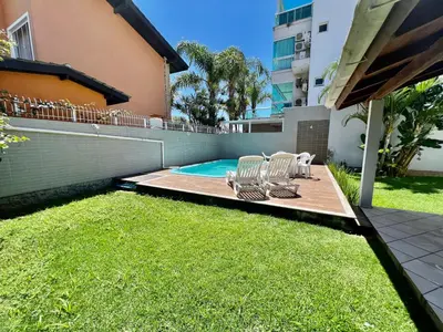 A piscina em ou perto de Casa a 50 M do Mar Para Recarregar as Energias