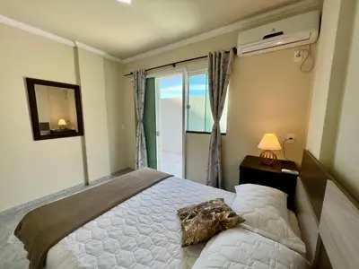 Uma cama ou camas num quarto em Explore Mariscal a 150 M da Praia - V1