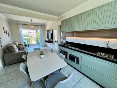 A cozinha ou kitchenette de Explore Mariscal a 150 M da Praia - V1