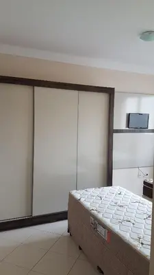 Uma cama ou camas num quarto em Novo Lar England Quadra Mar Meia Praia