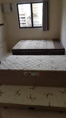 Uma cama ou camas num quarto em Novo Lar England Quadra Mar Meia Praia