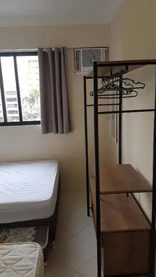 Uma cama ou camas num quarto em Novo Lar England Quadra Mar Meia Praia