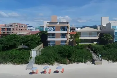 O edifício onde o apartamento está situado