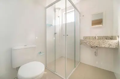 Uma casa de banho em Aluguel Apartamento 2 quartos s 1 suíte Bombas/SC