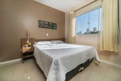 Uma cama ou camas num quarto em Aluguel Apartamento 2 quartos s 1 suíte Bombas/SC