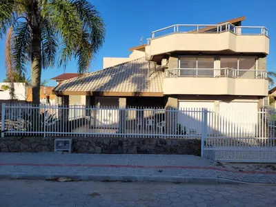 A planta de Casa Bombinhas com Piscina