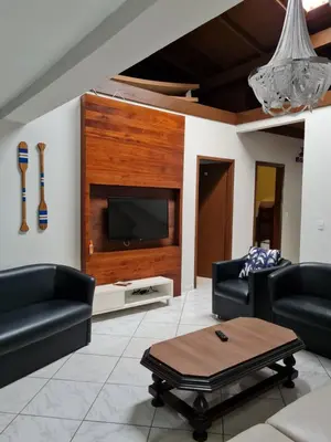 Uma área de estar em Maika'i Pousada
