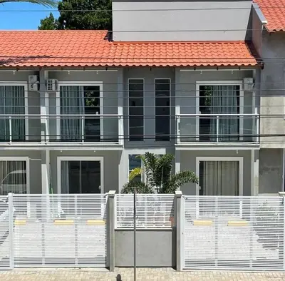 O edifício onde o apartamento está situado