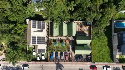 O edifício onde a casa de hóspedes está situado