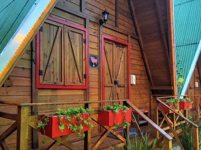 Uma varanda ou terraço em Chalé Suiço Bombinhas