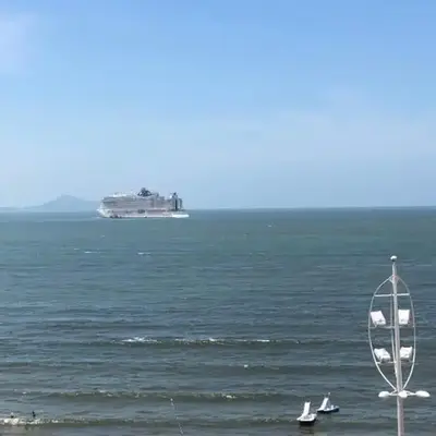 FRENTE MAR PÉ NA AREIA