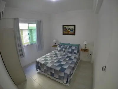 Uma cama ou camas num quarto em Apartamento Praia há 2min para 4 pessoas