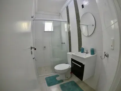 Uma casa de banho em Apartamento Praia há 2min para 4 pessoas