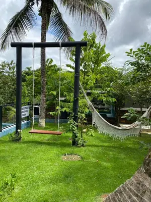 Um jardim no exterior de Pousada Bella Casa