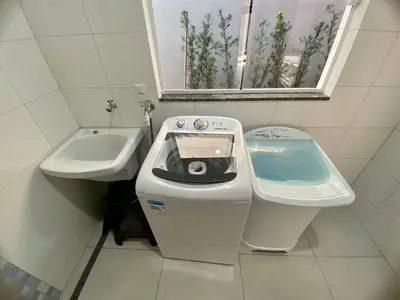 Uma casa de banho em 020A - Sobrado de 3 quartos para alugar, Bombinhas/SC