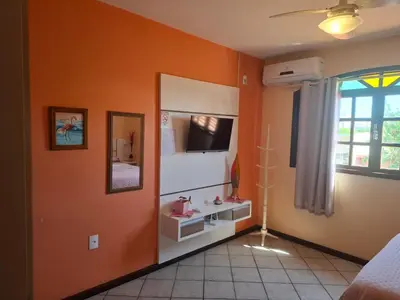 Uma televisão e/ou sistema de entretenimento em Casa de Hóspedes Canto dos Pássaros