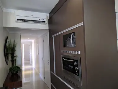 A cozinha ou kitchenette de Ap Sob Medida, Ar Cond, Garagem, Próx praia, Mercados e Farmácias