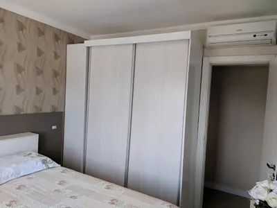Uma cama ou camas num quarto em Ap Sob Medida, Ar Cond, Garagem, Próx praia, Mercados e Farmácias