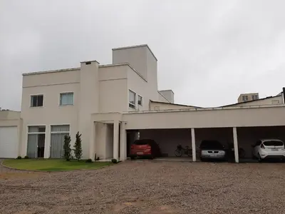 O edifício onde o apartamento está situado