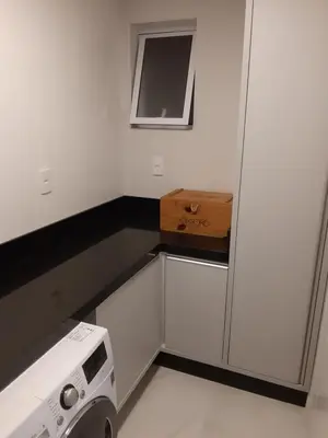 A planta de Meia Praia Apto Fino Acabamento 3 suítes e 2 garagens