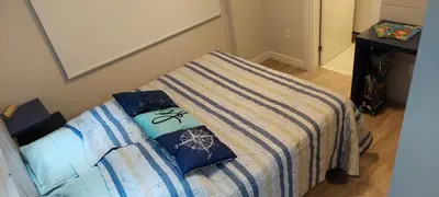 Uma cama ou camas num quarto em Meia Praia Apto Fino Acabamento 3 suítes e 2 garagens