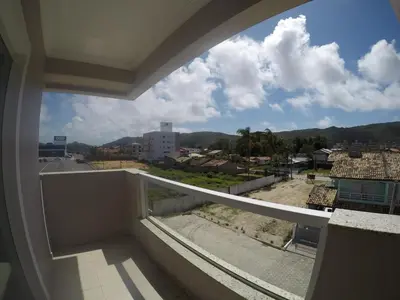 Uma varanda ou terraço em Residencial Água belas bombinhas