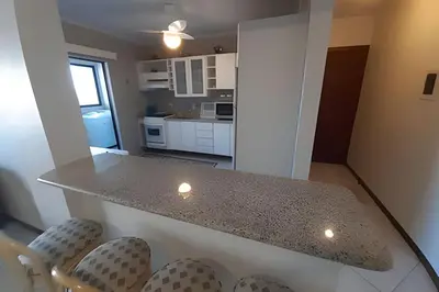 A cozinha ou kitchenette de Apartamento com VISTA para o MAR no centro de Bombinhas
