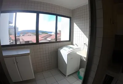 Uma casa de banho em Apartamento com VISTA para o MAR no centro de Bombinhas