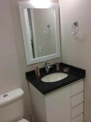 Uma casa de banho em EXCELENTE APTO C/VISTA AO MAR