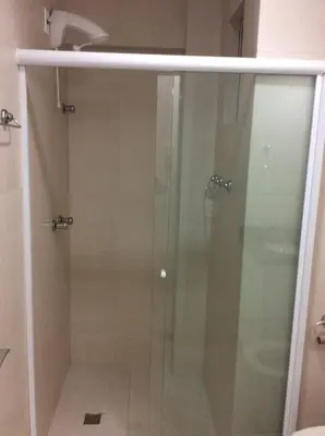 Uma casa de banho em EXCELENTE APTO C/VISTA AO MAR