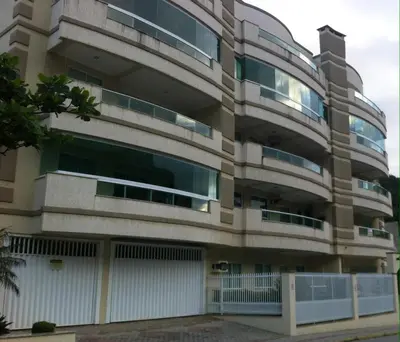 O edifício onde o apartamento está situado