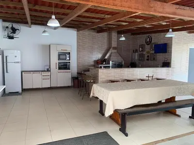 A cozinha ou kitchenette de Casa com piscina