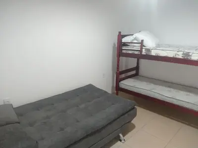 Uma cama ou camas num quarto em Casa com piscina
