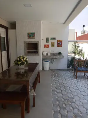 A cozinha ou kitchenette de Mariscal 02 dormitórios, 80m do mar, com piscina