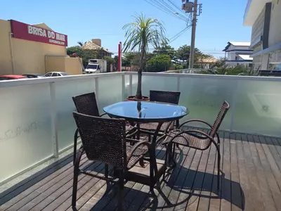 Uma varanda ou terraço em Mariscal 02 dormitórios, 80m do mar, com piscina