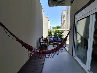 Uma varanda ou terraço em Mariscal, 03 dormitórios, 80m do mar, com piscina