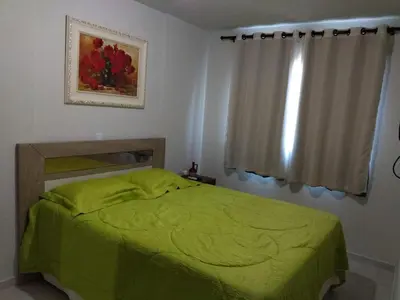 Uma cama ou camas num quarto em Apto Vista Atlântico com 2 quartos com Ar Cond Wi-Fi TV SMART e Área de lazer