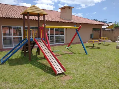 A área de jogos para crianças em Apto Vista Atlântico com 2 quartos com Ar Cond Wi-Fi TV SMART e Área de lazer