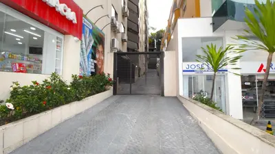 O edifício onde o apartamento está situado
