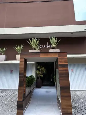 O edifício onde o apartamento está situado