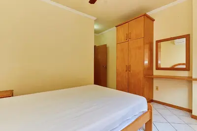 A planta de 945 - Apartamento Ed Estrela do Mar II - Centro Bombinhas - Garagem para 1 Carro