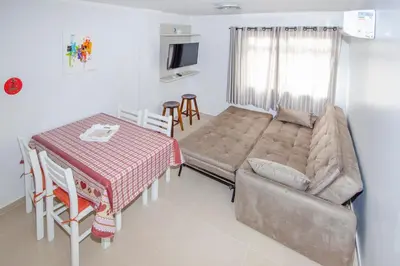 Uma televisão e/ou sistema de entretenimento em CAMILA