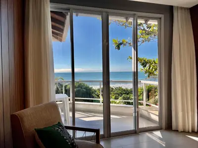 Uma vista do mar geral ou uma vista do mar a partir do apartamento