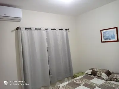 Uma cama ou camas num quarto em Apartamento em Bombinhas