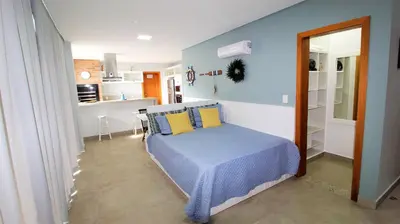 Uma cama ou camas num quarto em Flat Vista para o Mar e Piscina em Bombinhas 1082