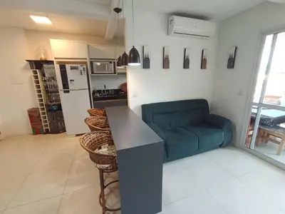 A cozinha ou kitchenette de Duplex lindo sofisticado