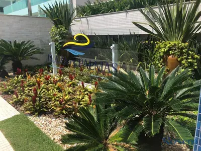 Um jardim no exterior de Duplex lindo sofisticado